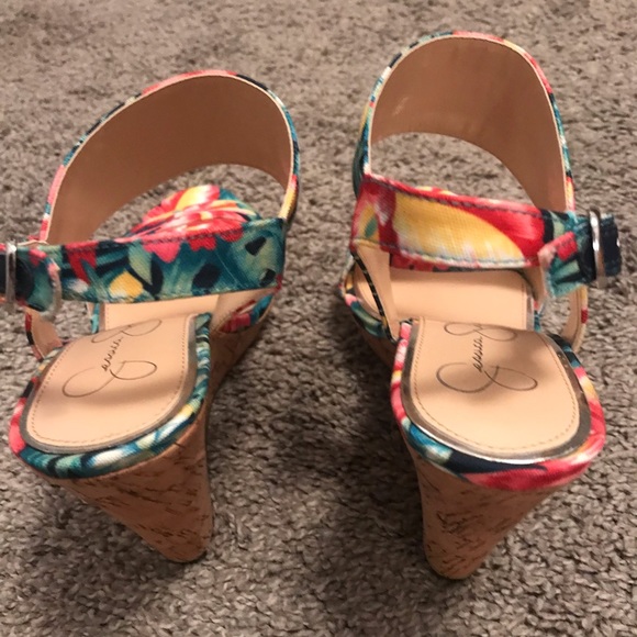 Fun floral summer sandals! - Picture 3 of 4